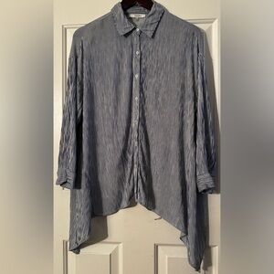 RO & DE Small Blue White Striped Railroad Hi Lo Shark Bite Hem Button Up Blouse